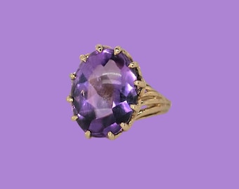 Vintage 10k Yellow Gold & 10cts Buff Top Amethyst Solitaire Ring. Size 6