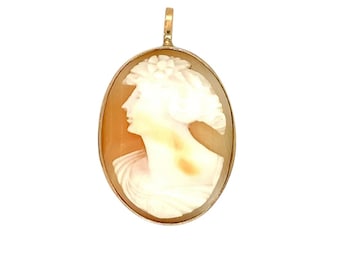 Vintage 14k Yellow Gold Left Facing Shell Cameo Pendant. Circa 1940.