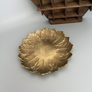 Botanical brass bowl vintage - Altar plate - Incense bowl - Ritual offering bowl - Wicca Witch Pagan