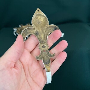 2x Solid Brass CURTAIN TIE BACKS FLEUR-DE-LYS Metal Drape Tassel Rope Hooks NEW