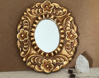 Vintage wandspiegel – Handgesneden houten frame, goudkleurig