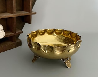 Offering bowl witchcraft - Altar ritual bowl - Ornate feet brass ritual vessel - Witch Wicca Pagan vintage ritual tools