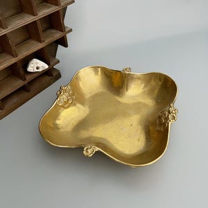 Altar offering bowl made of brass - Vintage ornate Art Nouveau brass bowl - Fruit bowl - Witch supplies - Ritual accessories