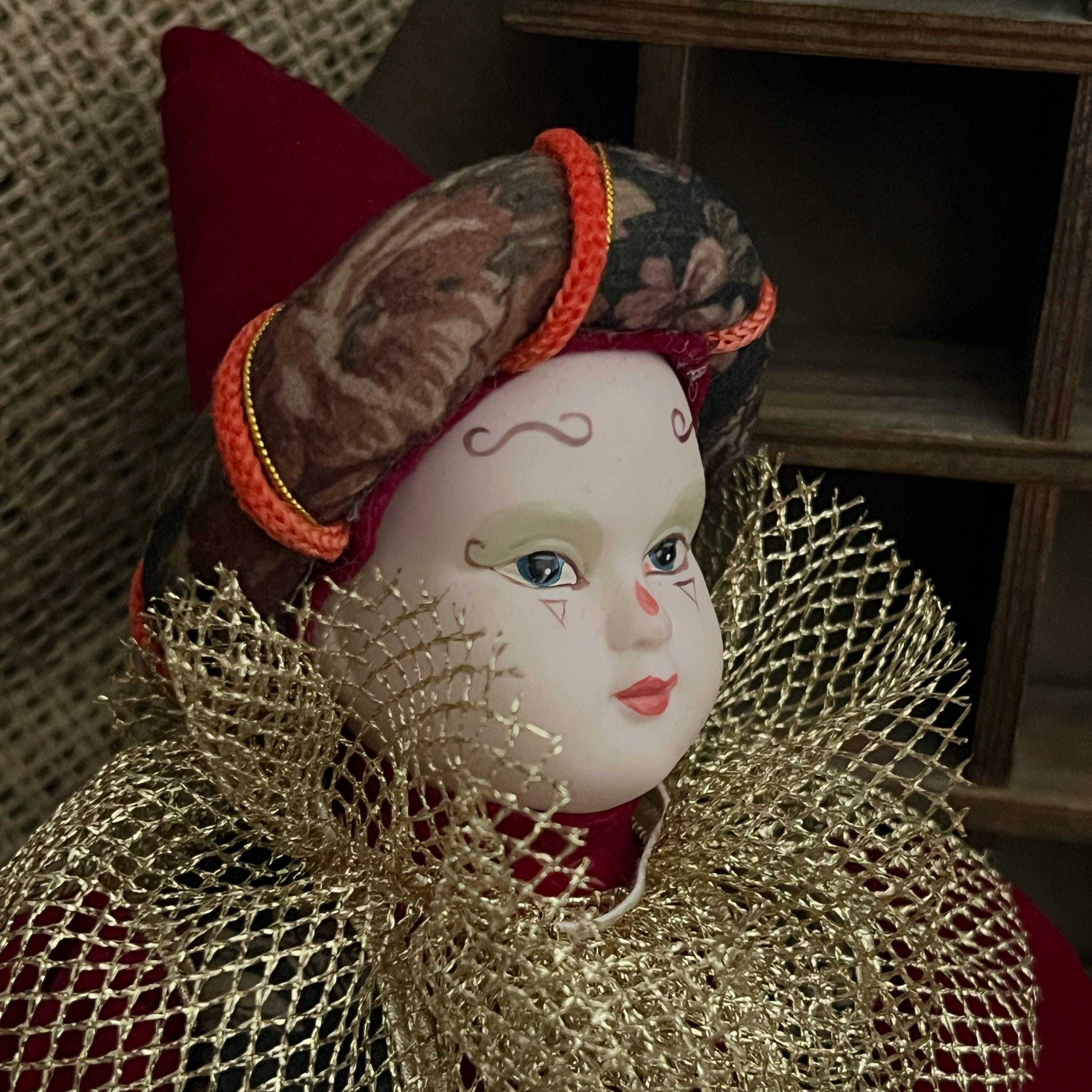 Ancienne poupée pieds tête en mains en porcelaine Mon ami Pierrot en très bon état - Décoration