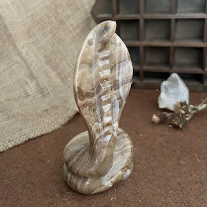 Vintage Kobra Statue aus braunem Naturstein – Schlangenfigur