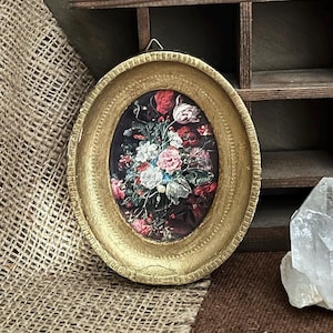 花柄プリントのミニヴィンテージ木製オーバルフレーム - コテージコアの壁装飾