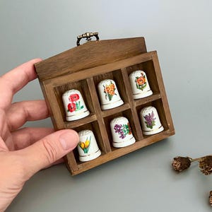 Wooden thimble shelf with 6 porcelain botanical thimbles - Thimble display case - Small curio shelf - 4.2”х4.2” - Vintage collectible