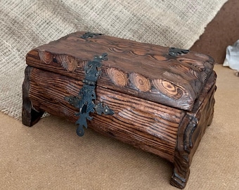 Vintage Holztruhe – Dunkle geschnitzte Schatztruhe – Schmuckkästchen – Altar Aufbewahrung