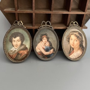 Silk Picture in Frame 4.3“x3“ - Victorian Style Oval Brass Picture Frame - Mini Frames - Victorian Wall Gallery - Collector Item