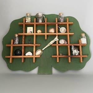 Boomvormige houten vitrine met 10 vakken - Vintage wandvitrine voor stenen of curiosa - Kristallen plank - 46 x 32 cm - Zonder decoratie
