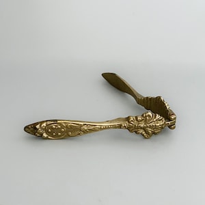 Vintage Brass Fleur de Lis Nutcracker – Kitchen Witch Decor – Antique Kitchen Tool