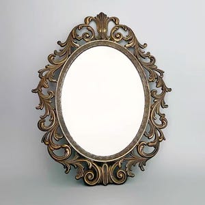 Ornate oval wall mirror in brass frame - Victorian Baroque style vintage wall mirror 14“x11“
