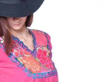 Top Bohème avec broderie de fleurs