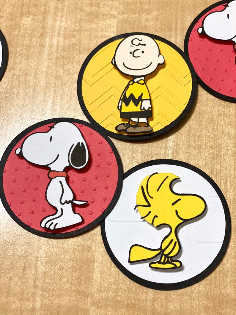 Peanuts gang cupcake toppers Snoopy cupcake topper Peanuts gang cupcake toppers Snoopy cupcake topper