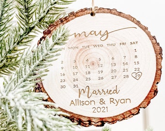 Ornamento Just Married, Calendario dell'ornamento del primo matrimonio di Natale, Ornamento di Natale personalizzato, Ricordo del matrimonio, Regalo appena sposato