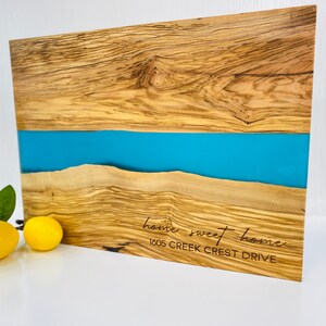 Tabla de cortar personalizada, Home Sweet Home, Realtor Closing Gift, First Home Gift, Housewarming Gift, Olive Wood and Resin, Charcuterie Board