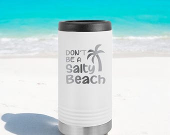 Enfriador de latas delgado de acero inoxidable Salty Beach: Vaso de agua mineral con grabado