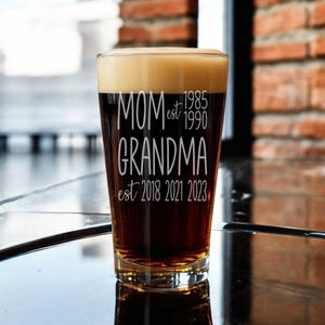 Mothers Day Gift Mom Est. Grandma Est. Pint Glass, New Grandma Gift, First Time Grandmother, New Grandma Gift, Grandma Est., Custom Mom Gift