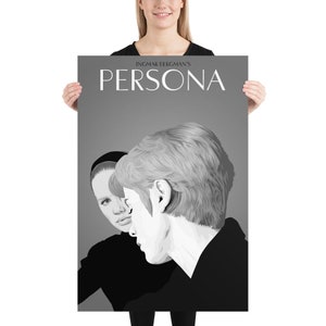 Op de afbeelding: Zwart-witte poster met de tekst "INGMAR BERGMAN'S PERSONA" bovenaan. De poster toont een close-up van twee vrouwen, de een achter de ander, met de vrouw op de voorgrond die naar de zijkant kijkt.