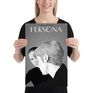 Op de afbeelding: Zwart-witte poster met de titel "Ingmar Bergman's Persona" in witte tekst. De poster toont een close-up van twee vrouwen, de een achter de ander.