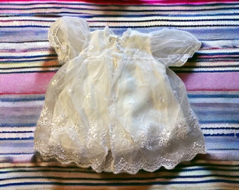 Vintage robe de bébé ou de poupée fantaisie fête église anniversaire transparent oeillet