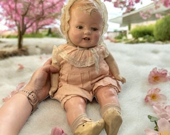Composition vintage Grande poupée bébé avec dents et tenue TLC