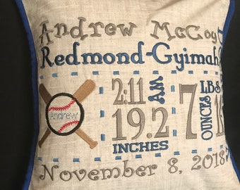 Almofada de anúncio de nascimento de beisebol... bordada com informações de nascimento do bebê