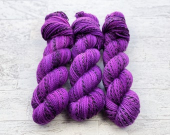 Handgeverfd Superwash-merinogaren: orchideepaars zebra, DK-gewicht