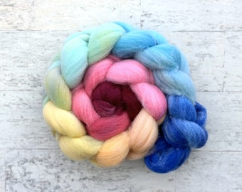 Hand Dyed Wool Roving - Gradient Targhee Wool - #T227