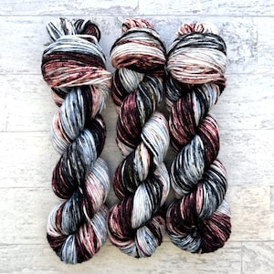 Gradient Hand Dyed Highland Yarn - 100% Peruvian Highland Yarn - Worsted Weight - #V104