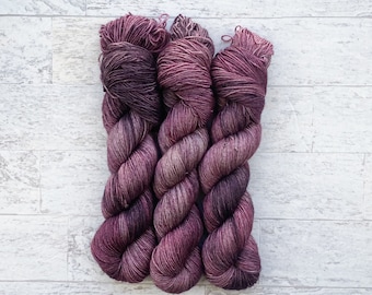 Hilo Lotus teñido a mano - Merino/Yak/Seda - Grosor fino/para calcetines - #L101