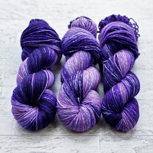 Jinn  Hand Dyed Yarn - Gradient Superwash Merino - DK Weight - #G110 Lilac Dreams