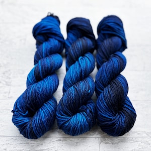 Griffin Hand Dyed Yarn - Superwash Merino - Bulky Weight #P138