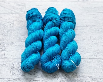 Chimera Hand Geverfd Luxe Garen - Superwash Merino/Zijde Garen - Sport Gewicht - Caribbean Blue