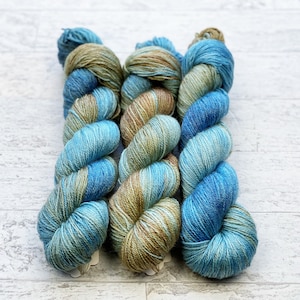 Siren Handgefärbtes Garn - SW Merino and Tencel - Fingering/Sock Weight - #CC112