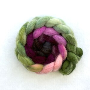 Hand Dyed Wool Roving - Gradient Falkland Wool - #F239