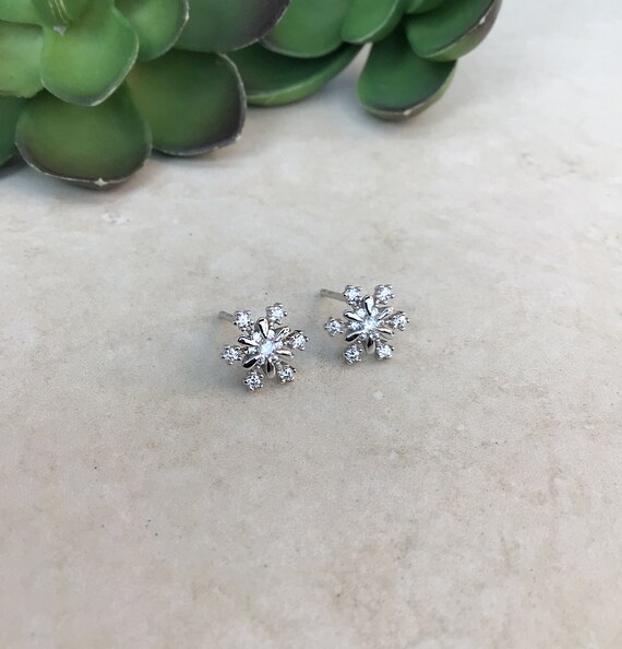 Snow Flake Earrings in Sterling Silver 
