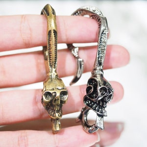 2 Stück - Antike Messing oder Silber Schädel Fisch Haken Schlüsselanhänger, Schädel Brieftasche Halter Gürtelclip, Brieftasche, Biker Steampunk / RRS