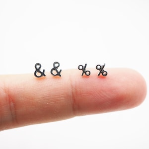 Pendientes de signo Tiny Ampersand, Pendientes % de signo de porcentaje, Pendientes de sementales de letras de plata de ley, Regalo para escritor, Regalo de maestro, Pendientes nerd