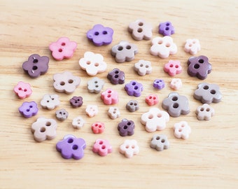 130 pieces Tiny Flower buttons, Mixed Color and Sizes, Sewing Buttons, Plastic Buttons, Craft Supplies BU#5