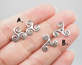 Pendientes Triskelion, pendientes de nudo espiral de plata 925, pendientes minimalistas, joyería vikinga nórdica, idea de regalo / TT17-8