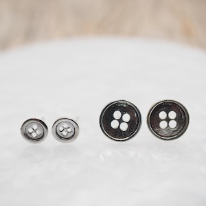 ボタンイヤリング1組、スターリングシルバーの裁縫ボタンスタッドイヤリング、ツールイヤリング、手作りの恋人への贈り物 / Q159,167