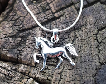 Sterling Silber Pferd Halskette, Pferd Anhänger, Pferd Liebhaber Geschenk, Reiter Halskette, laufendes Pferd / DP39