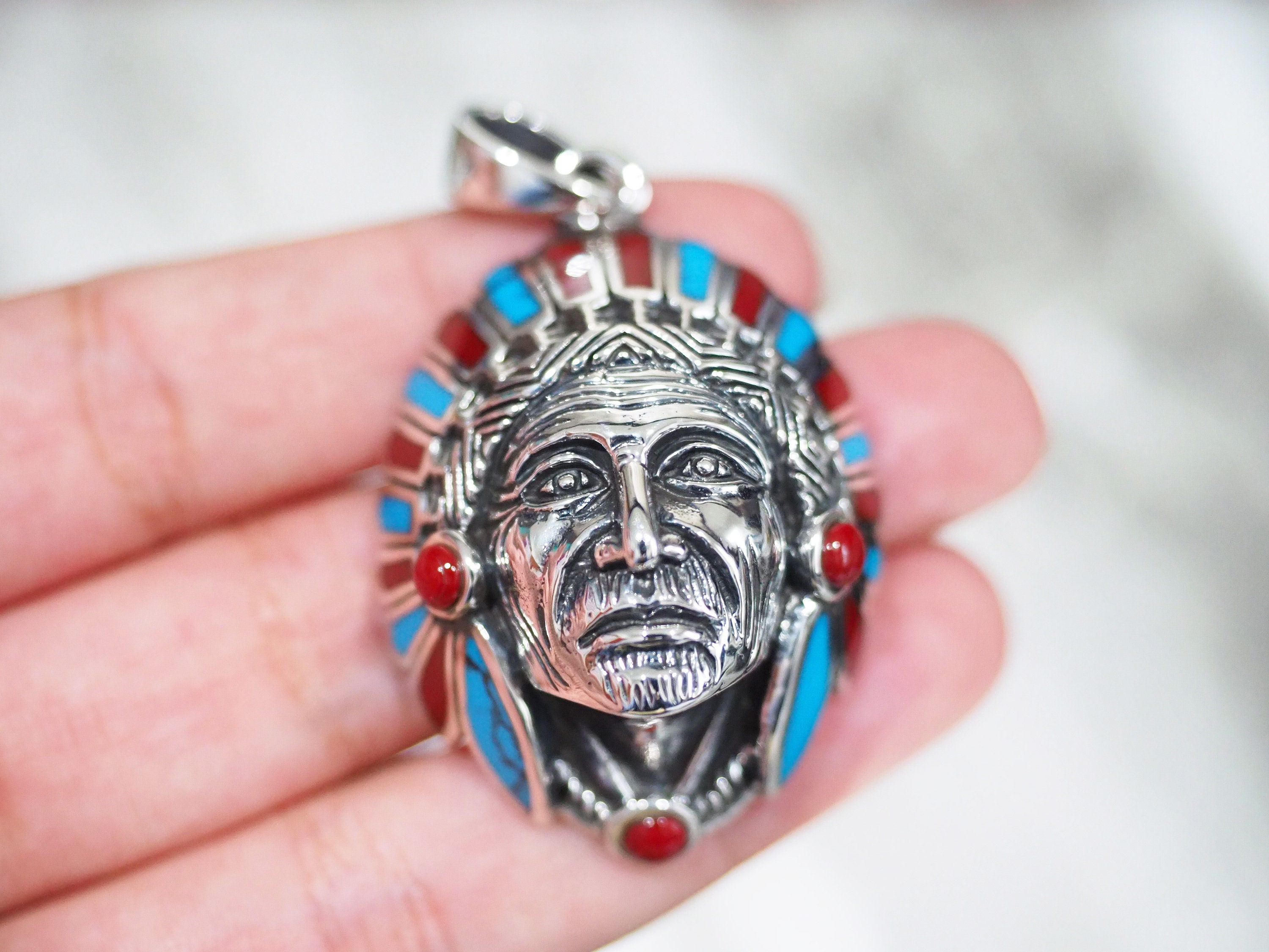 アメリカ・インディアンジュエリーヘッド インディアンヘッドとターコイズのチャームペンダント、ネイティブ