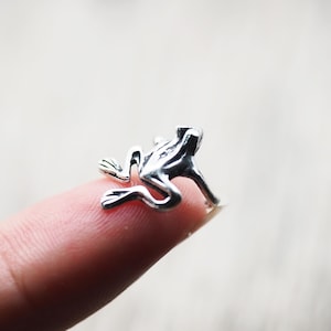 Sterling Silver Frog ear cuff, Non Pierced Frog Conch Ear cuff, earcuff, ear climber, silver ear cuff / EC31