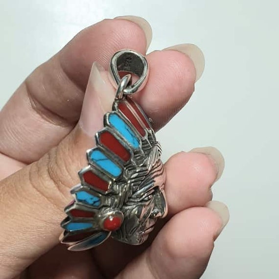 アメリカ・インディアンジュエリーヘッド インディアンヘッドとターコイズのチャームペンダント、ネイティブ