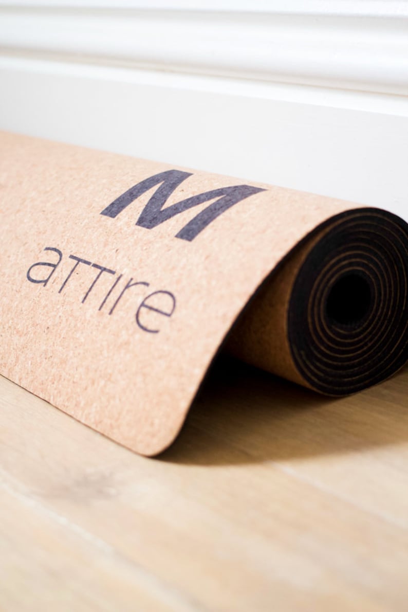 Eco-friendly, grippy yoga mat in linen image 1