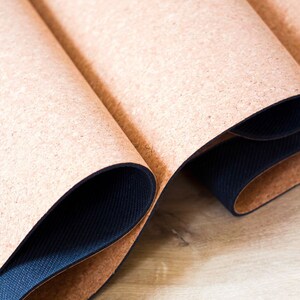 Eco-friendly, grippy yoga mat in linen image 2