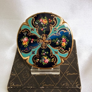 Rare Stratton Piccadilly blue Sevre china design vintage powder compact.