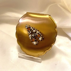 Vintage Elgin clamshell compact. Elgin American Beauty. Diamante lucky horseshoe design. Made in USA. 1960s